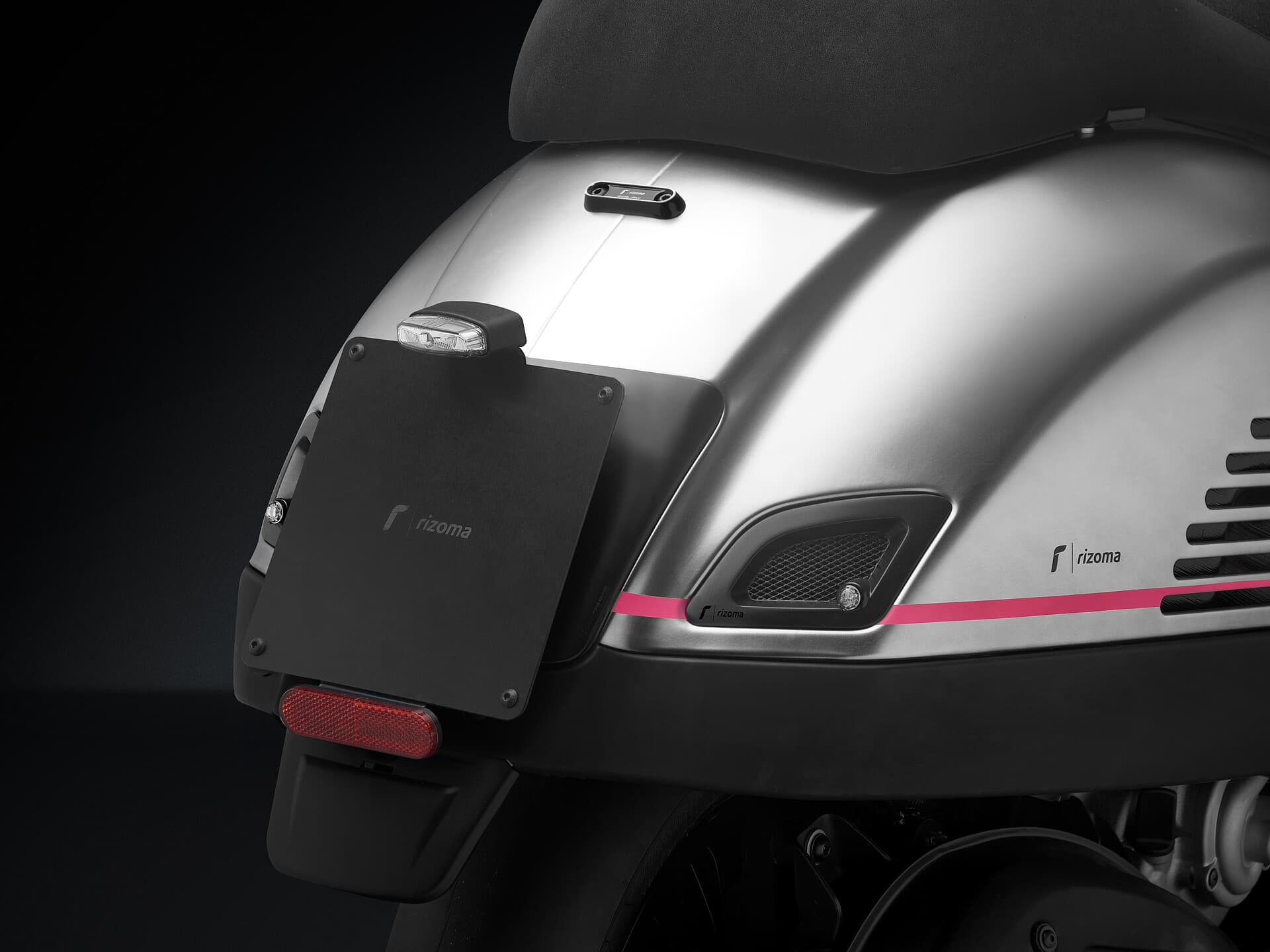 RIZOMA plate holder product reference image